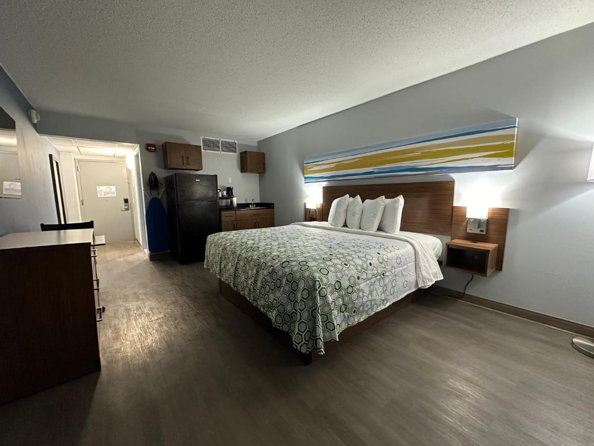 Ramada By Wyndham Cortland Hotel & Conference Center Екстериор снимка