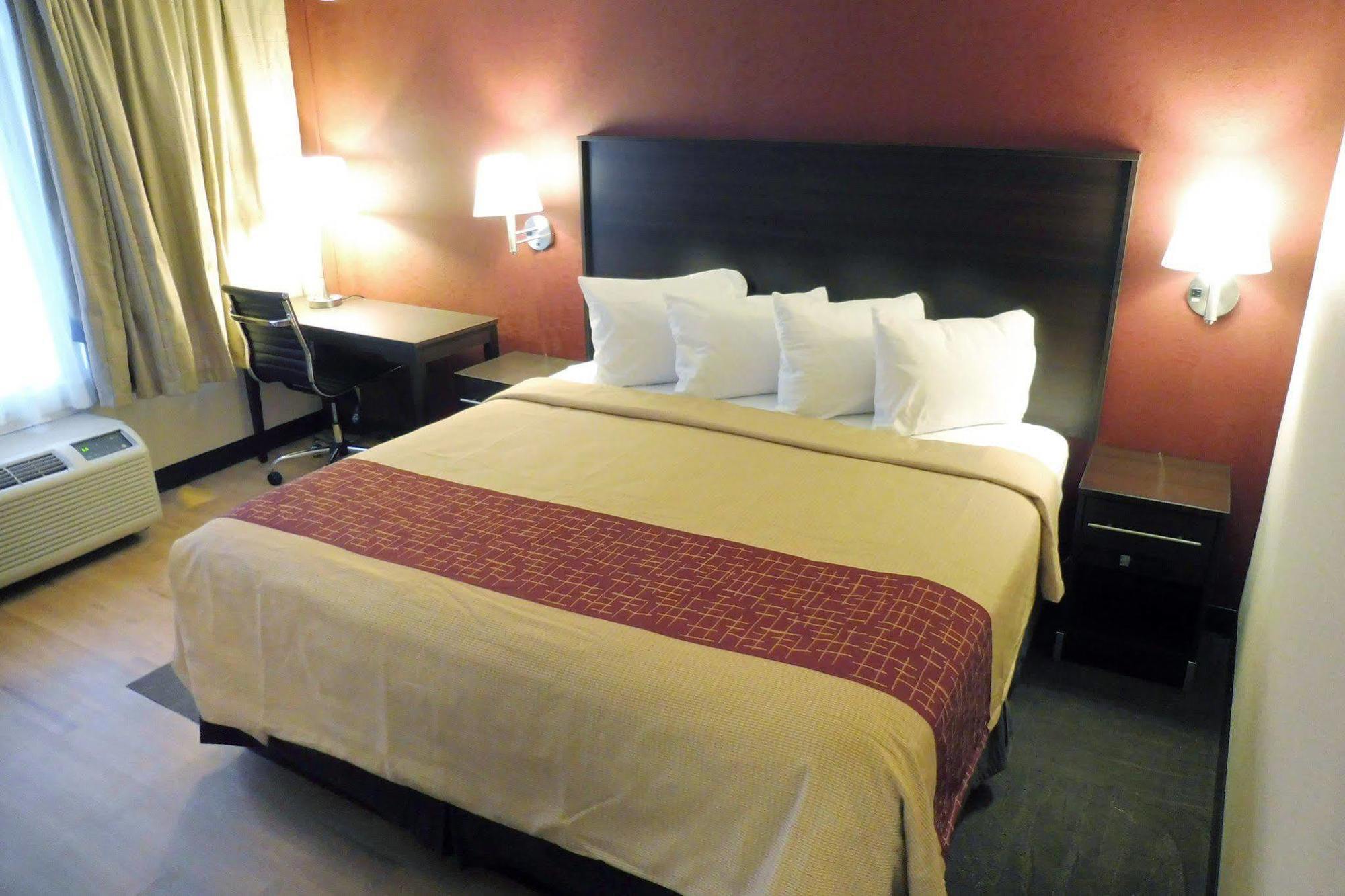Ramada By Wyndham Cortland Hotel & Conference Center Екстериор снимка
